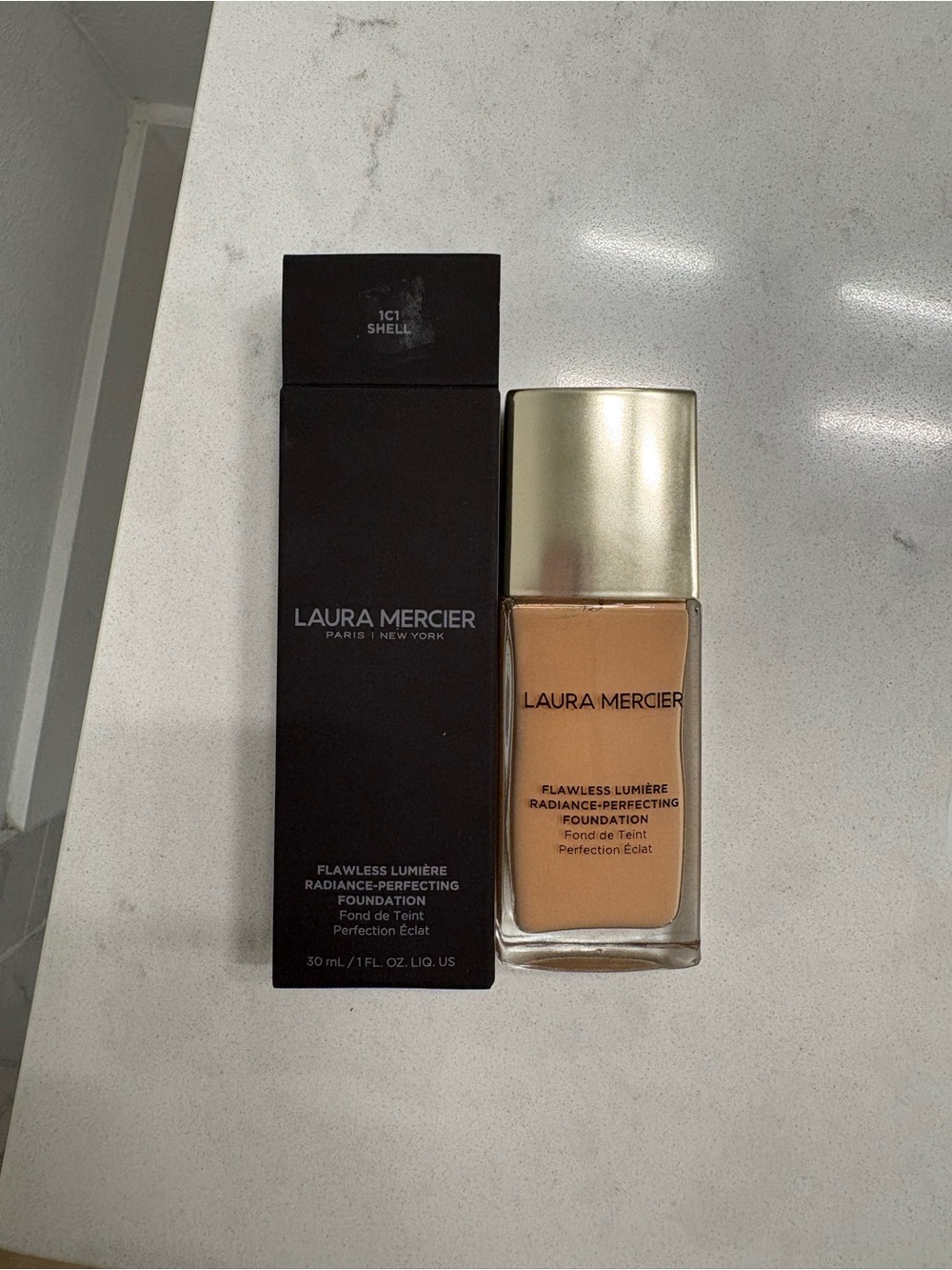 laura mercier Flawless Lumière Foundation - Shell (warm beige)